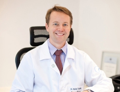 Dr. Rafael Tirapelle - Cirurgia Pl�stica - Rinoplastia - Vaserlipoaspira��o SOBRE Inaugurada em 2009 e localizada no centro de Chapec&oacute;, cidade polo do oeste catarinense, a cl&iacute;nica do Dr. Rafael de Almeida Tirapelle possui...